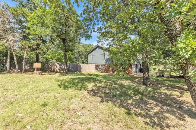 Building Photo - 9710 N Oak Cliff Dr