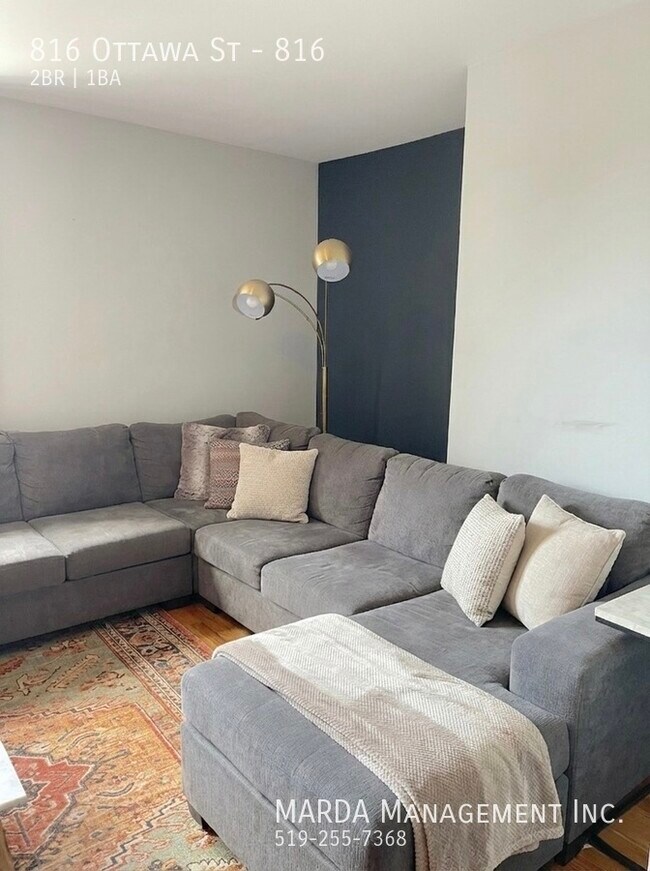 Building Photo - 816 Ottawa St