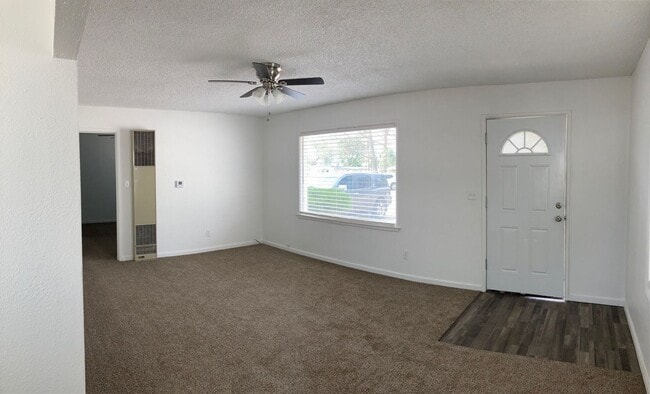 Building Photo - Nicely Remodeled Apartment