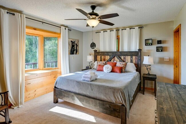 Foto del edificio - 623 Buggy Barn Rd