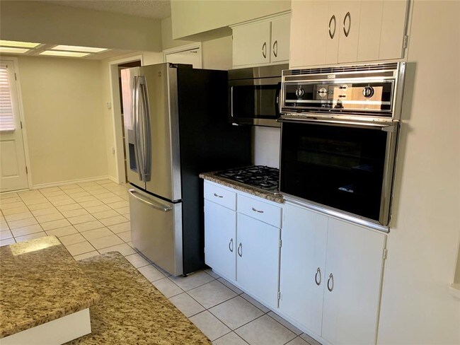 Foto del edificio - 13615 Littlecrest Dr