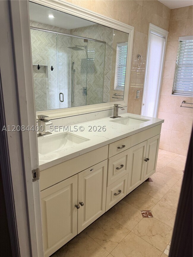 Foto del edificio - 16643 Golfview Dr