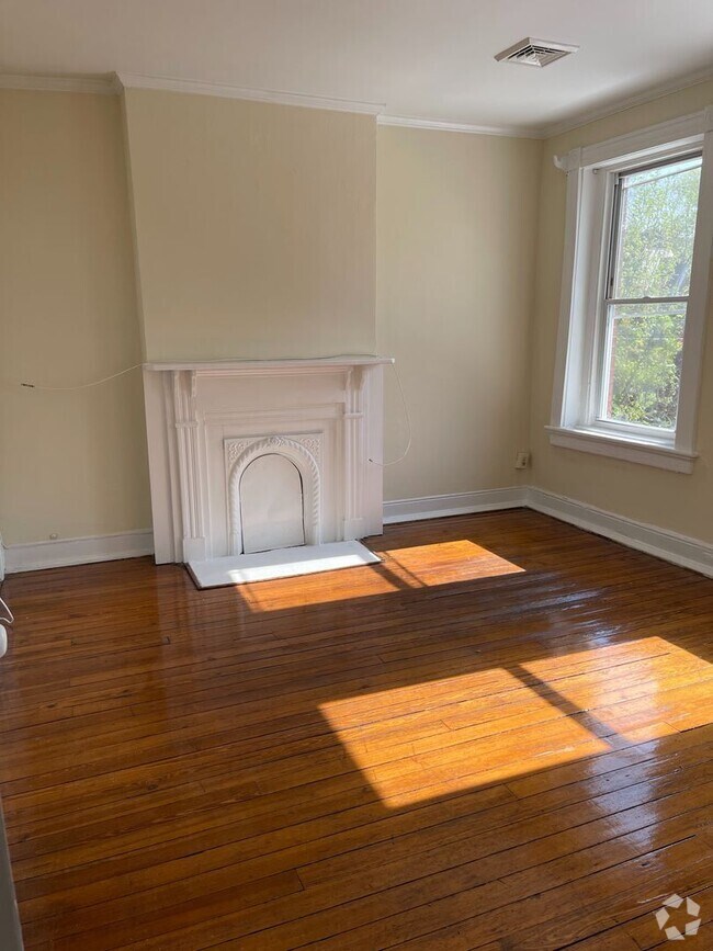 Building Photo - 12 N Meadow St