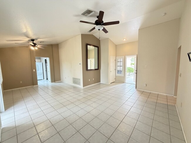 Building Photo - 2852 Bluffpoint Dr