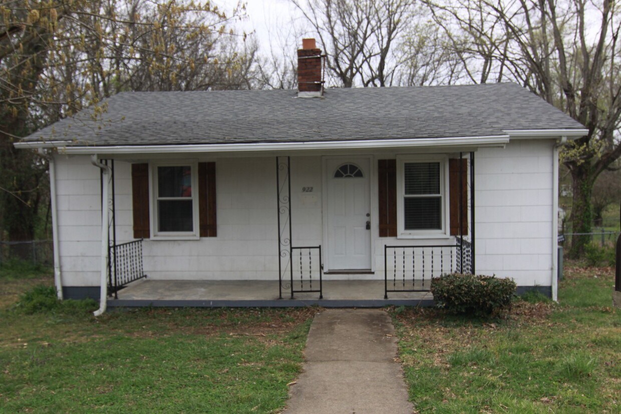 Foto principal - 2 Bedroom Pet Friendly Home For Rent!