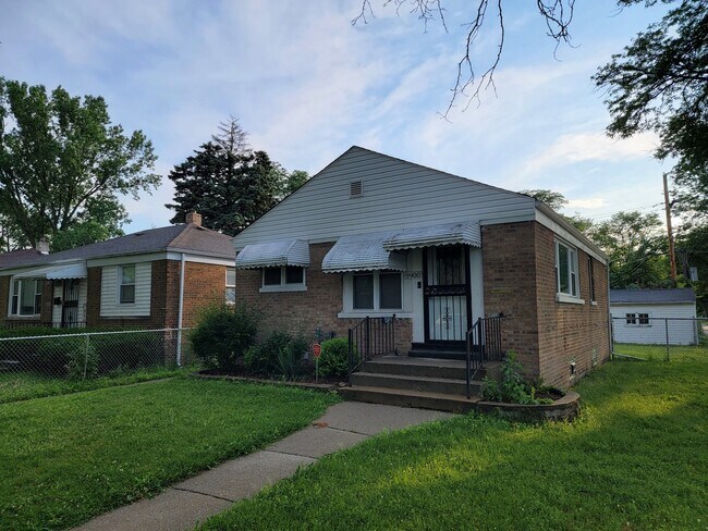 Foto del edificio - 9900 S Paxton Ave