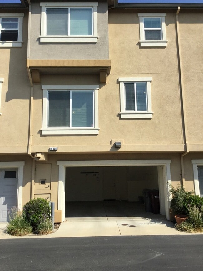 Building Photo - 16495 Liberty St
