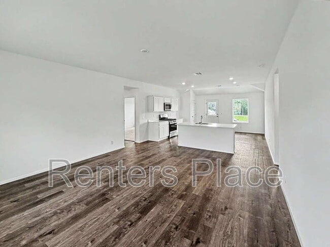Building Photo - 7113 S Maple Ave