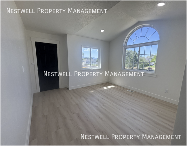 Foto del edificio - 353 Redberry Rd