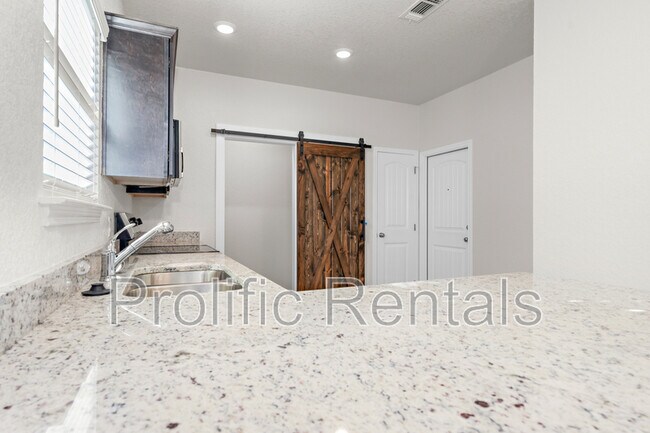 Foto del edificio - 106 Levi Ct