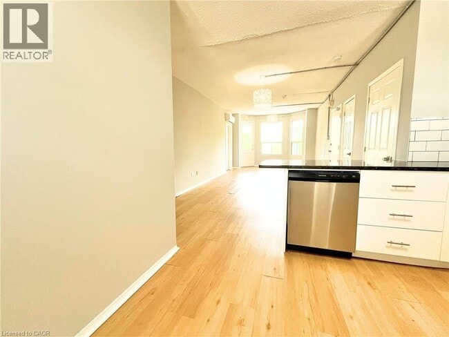 Photo du bâtiment - 121 Park St S