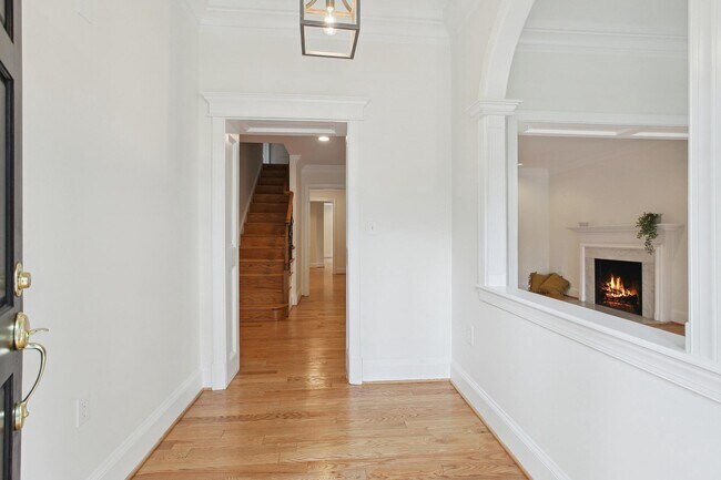 Foto del edificio - 4009 Van Ness St NW