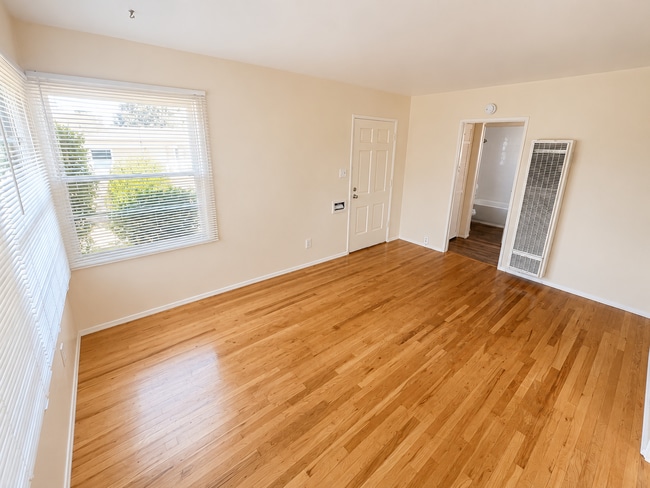 Building Photo - 2628-30 Juan St