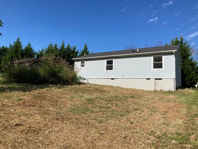 Building Photo - 168 Spur Rd
