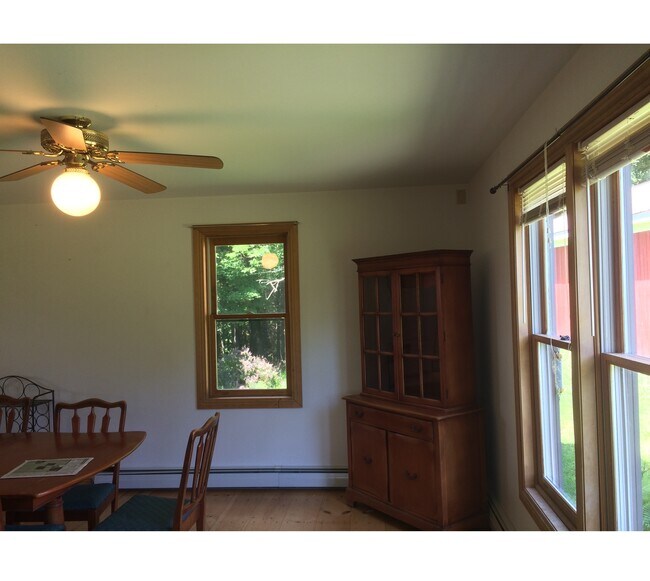 Foto del edificio - 393 Harlow Hill Rd