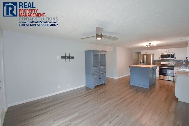 Building Photo - Adorable fenced in 3 bd 2 ba home in Murfr...