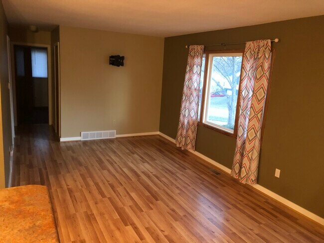 Building Photo - 4645 Wakonda Dr