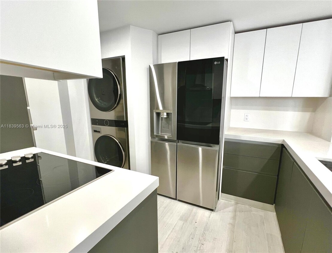 Primary Photo - 701 Brickell Key Blvd