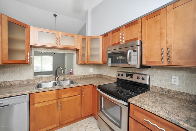 Building Photo - 905 Barbados Ave