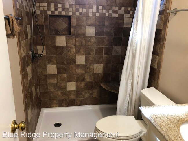 Foto del edificio - 2233 Forest Acres Dr