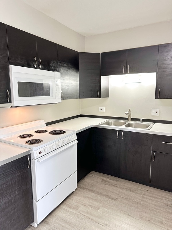 Foto principal - 9709 W Lorraine Dr