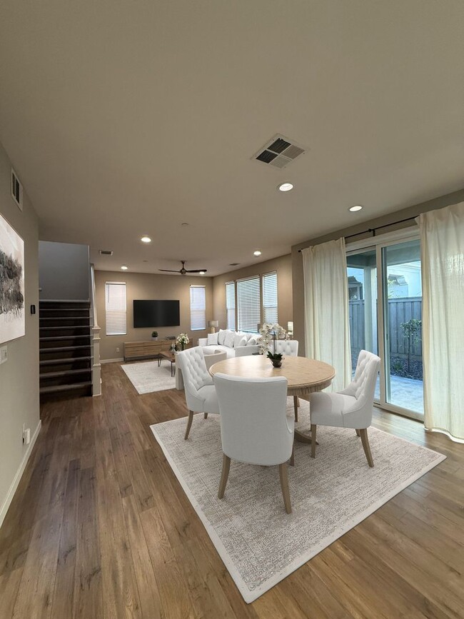 Photo - Stunning 3 bedroom and 2.5 bathroom home in McKinley Village!