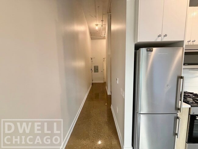 Building Photo - 700 N La Salle Dr