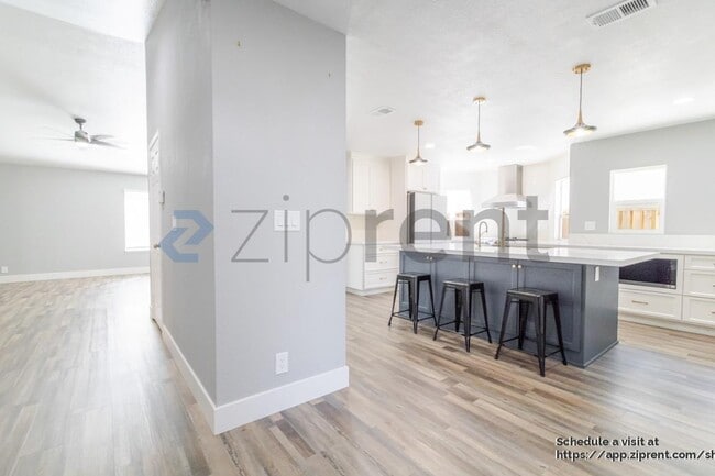 Building Photo - 5912 Laguna Villa Way