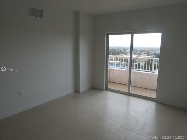 Foto del edificio - 2217 NW 7th St