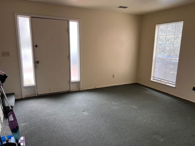 Foto del edificio - 1303 S Coffman St