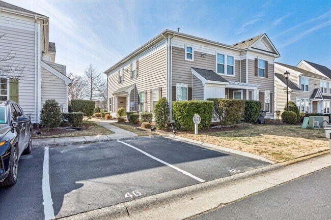 Foto del edificio - Suffolk Condo- Ready for move in