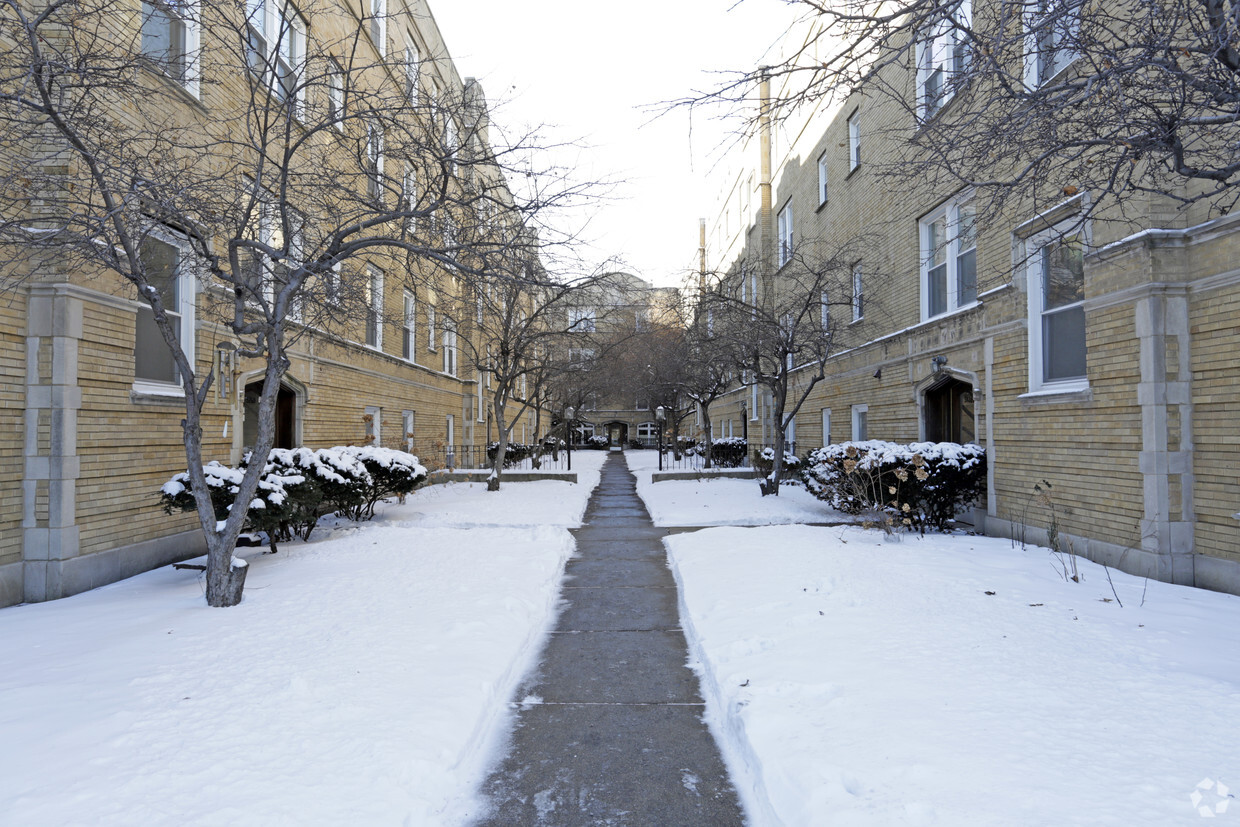 Building Photo - Wooded Isle Apartments
