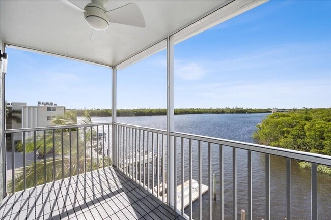 Foto del edificio - 689 NE 6th Ct