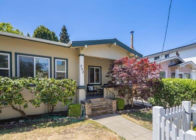 Building Photo - 303 Highland Ave