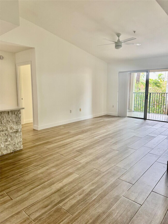 Foto del edificio - 4856 N State Rd 7