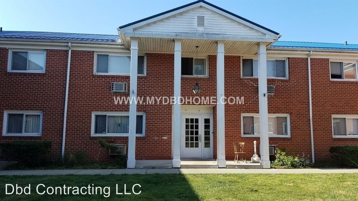 Primary Photo - 2121 Engle Rd