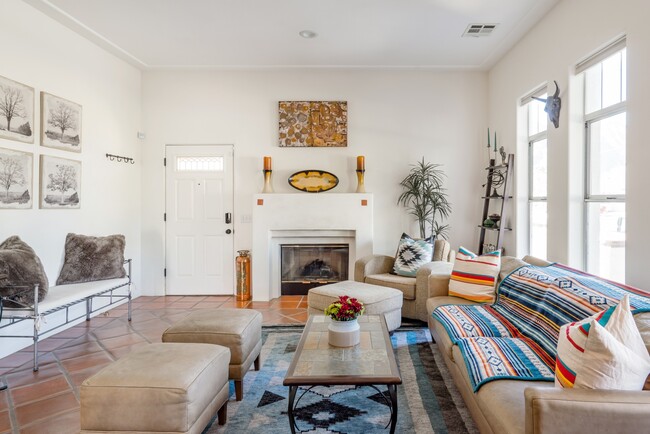 Building Photo - 52030 Avenida Villa