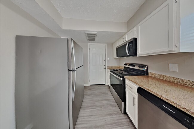 Building Photo - 3206 Birch Creek Dr