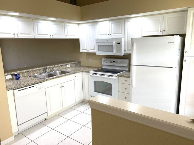 Foto del edificio - 2 bedroom 2 bath condo in Port of the Islands