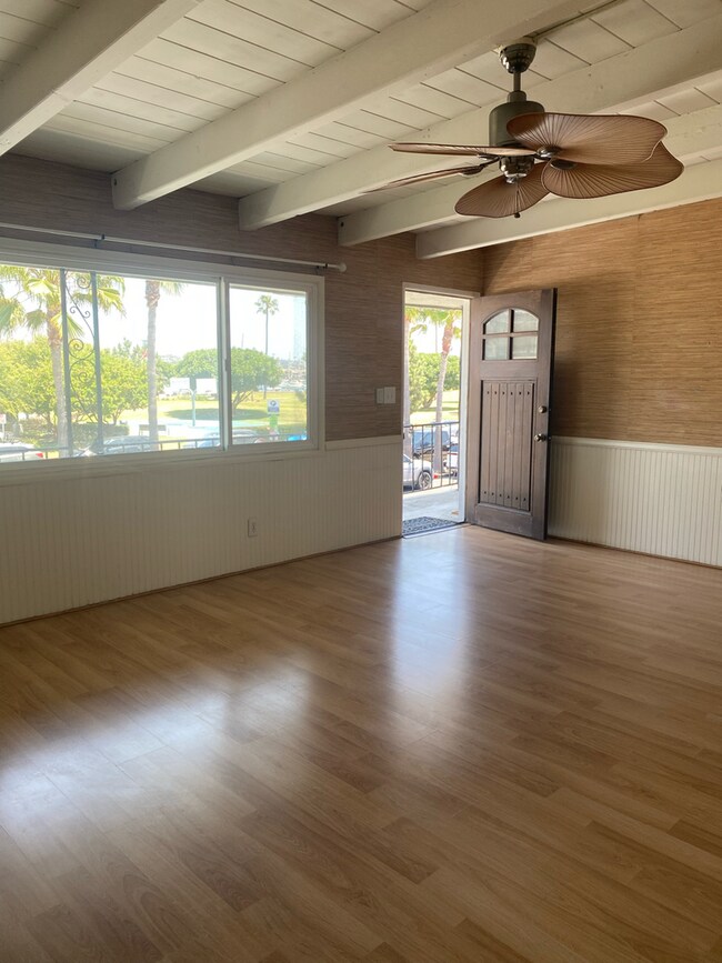 Foto del edificio - 1727 W Balboa Blvd