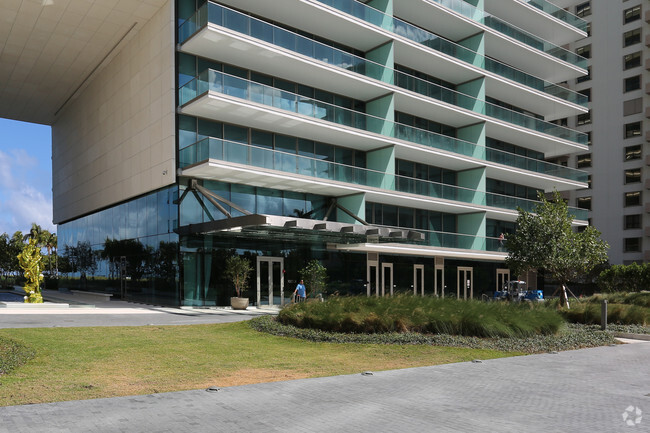 Building Photo - Oceana Bal Harbour