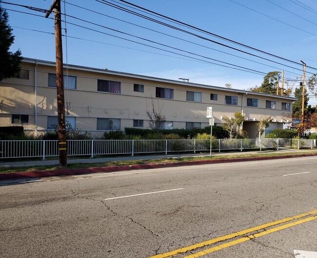 Foto del edificio - 11805 Jefferson Blvd