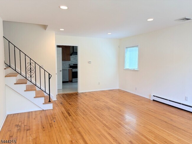 Foto del edificio - 32 Pawnee Ave