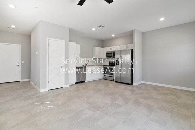 Building Photo - 8283 N 22nd Dr
