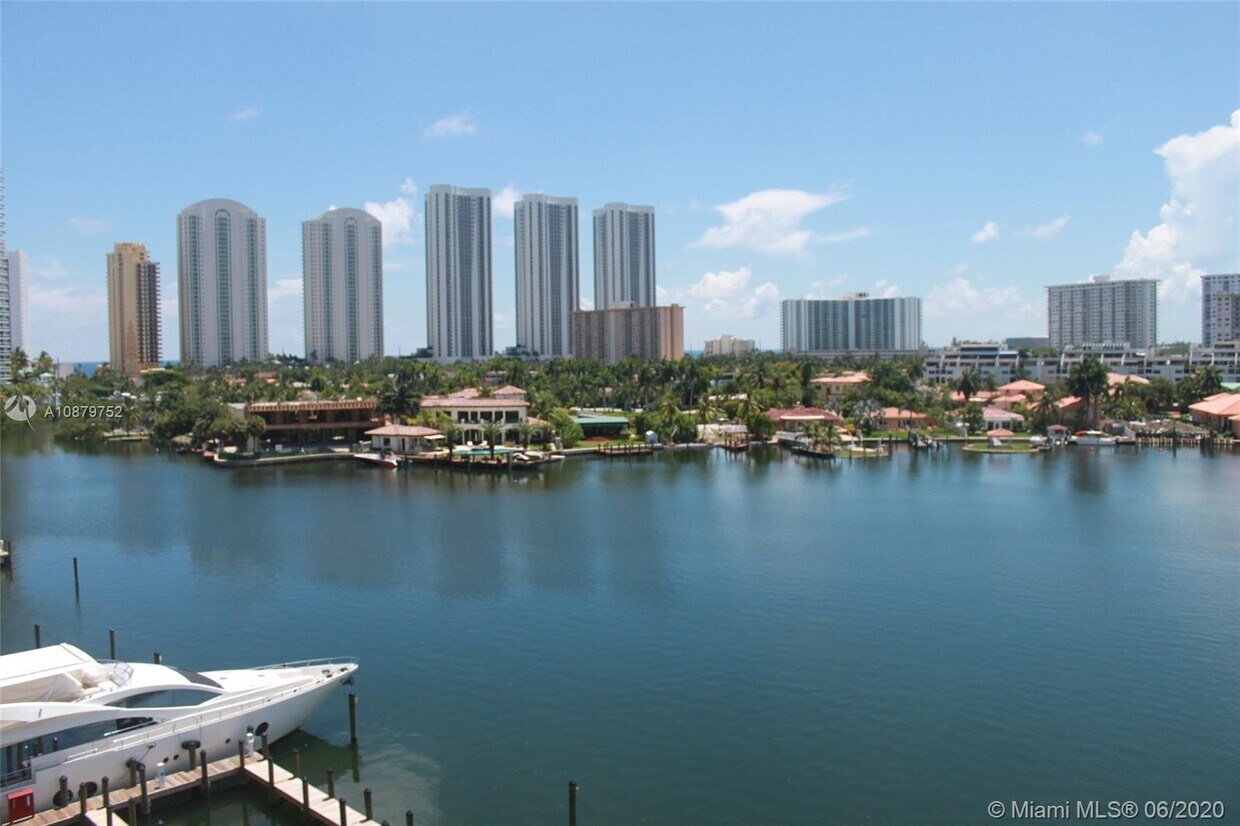 Primary Photo - 400 Sunny Isles Blvd