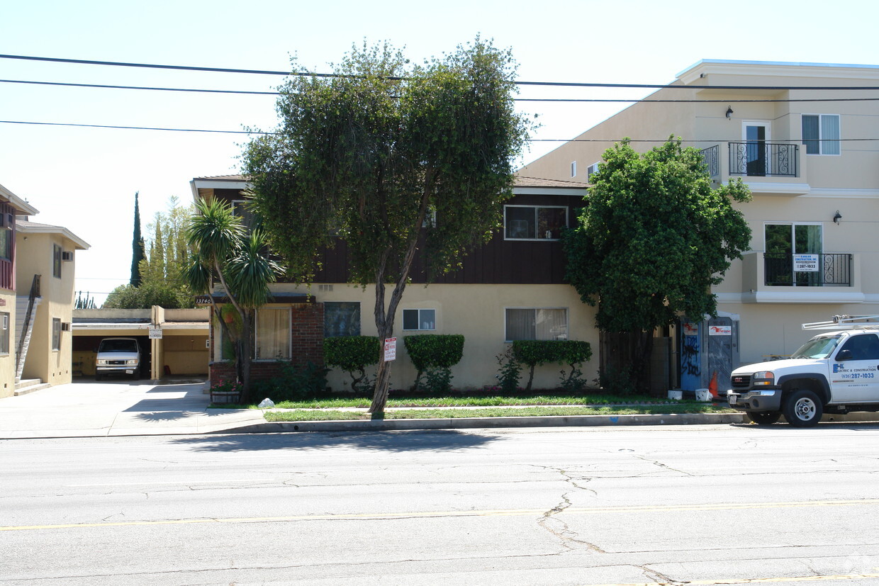 Building Photo - 13740 Sherman Way
