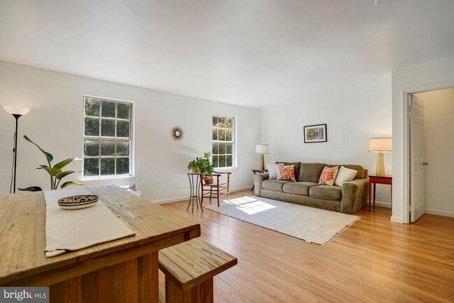 Foto del edificio - 6356 Shaundale Dr