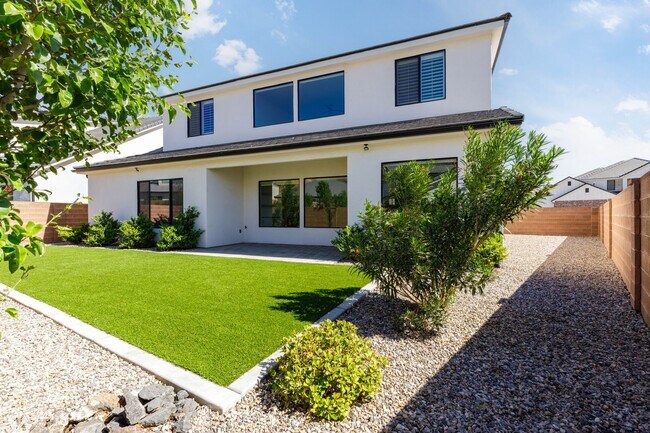 Foto del edificio - Beautiful 5 Bed 3.5 bath near Sunrise Valley Park In Washington.