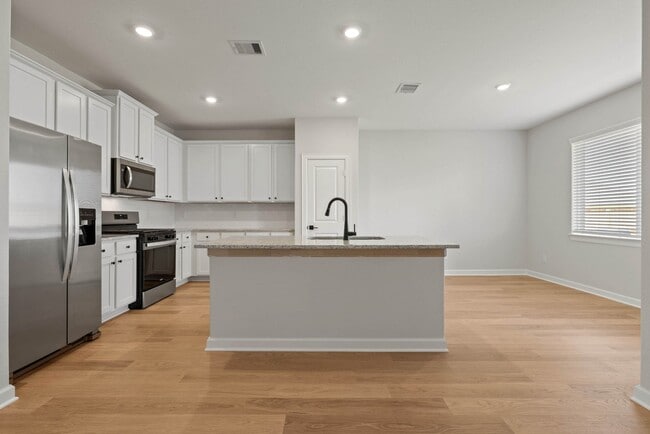 Building Photo - 3106 Banyan Dr