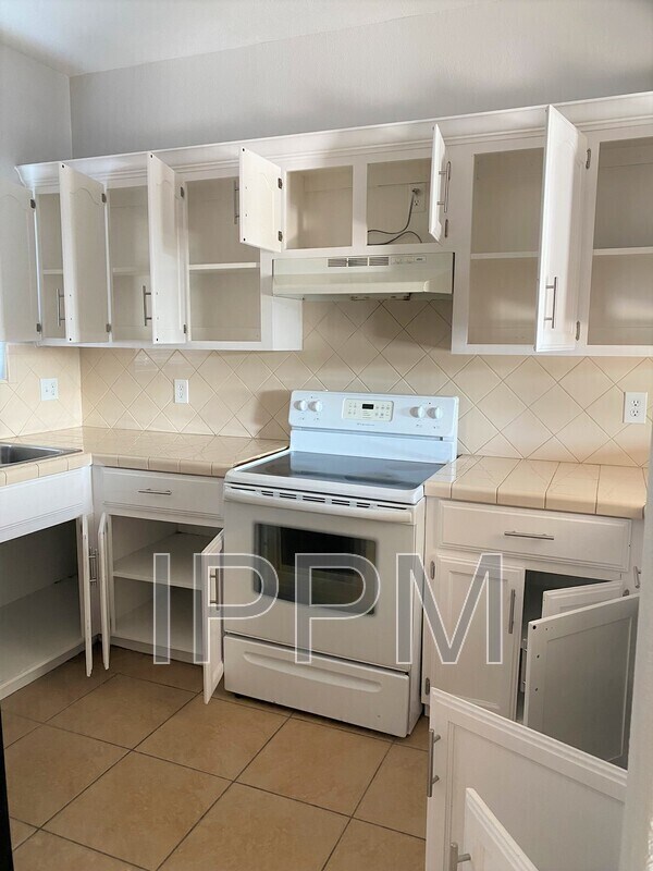 Building Photo - 302 S Fm 491